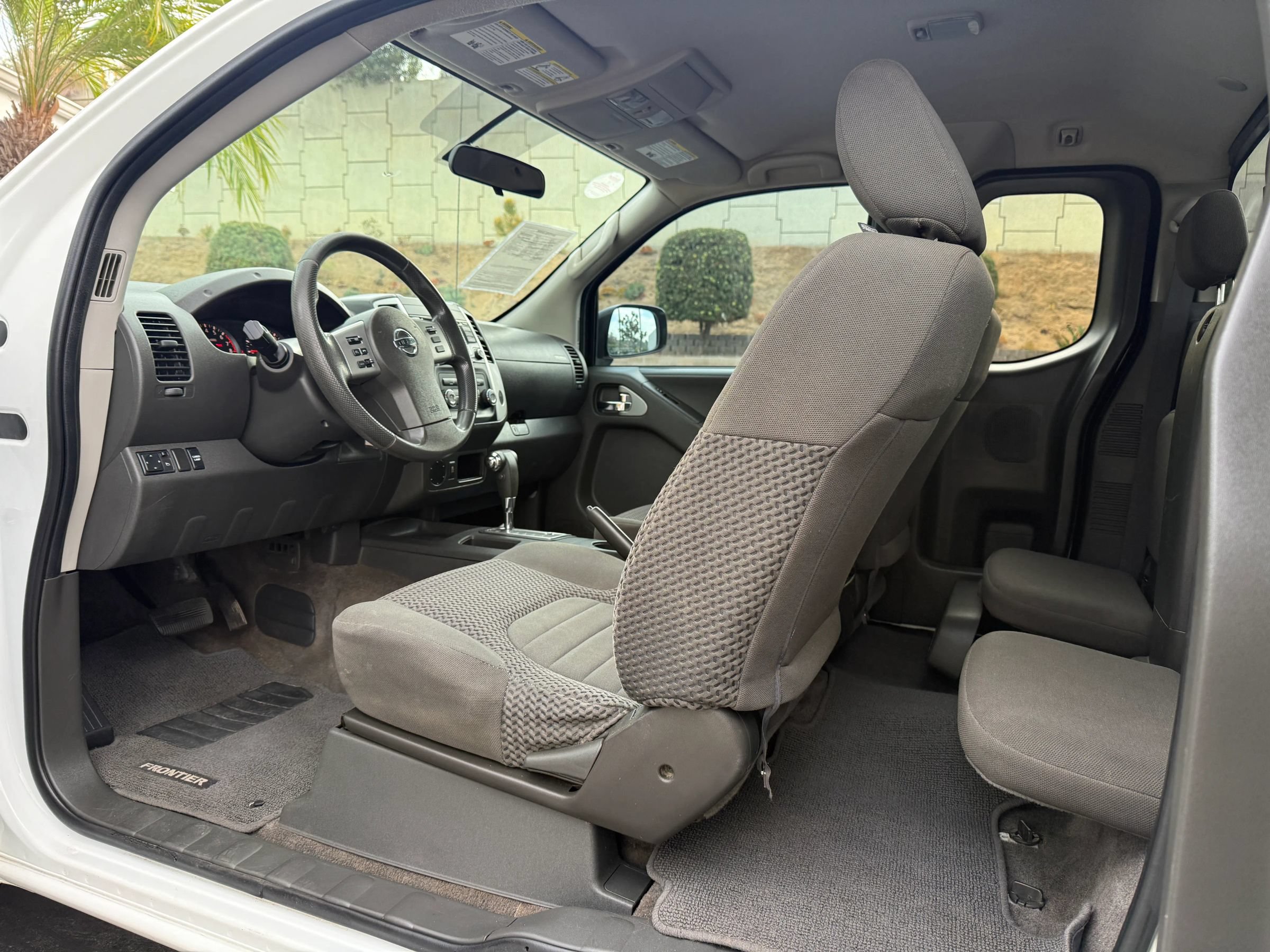 Used 2018 Nissan Frontier SV RWD image 9