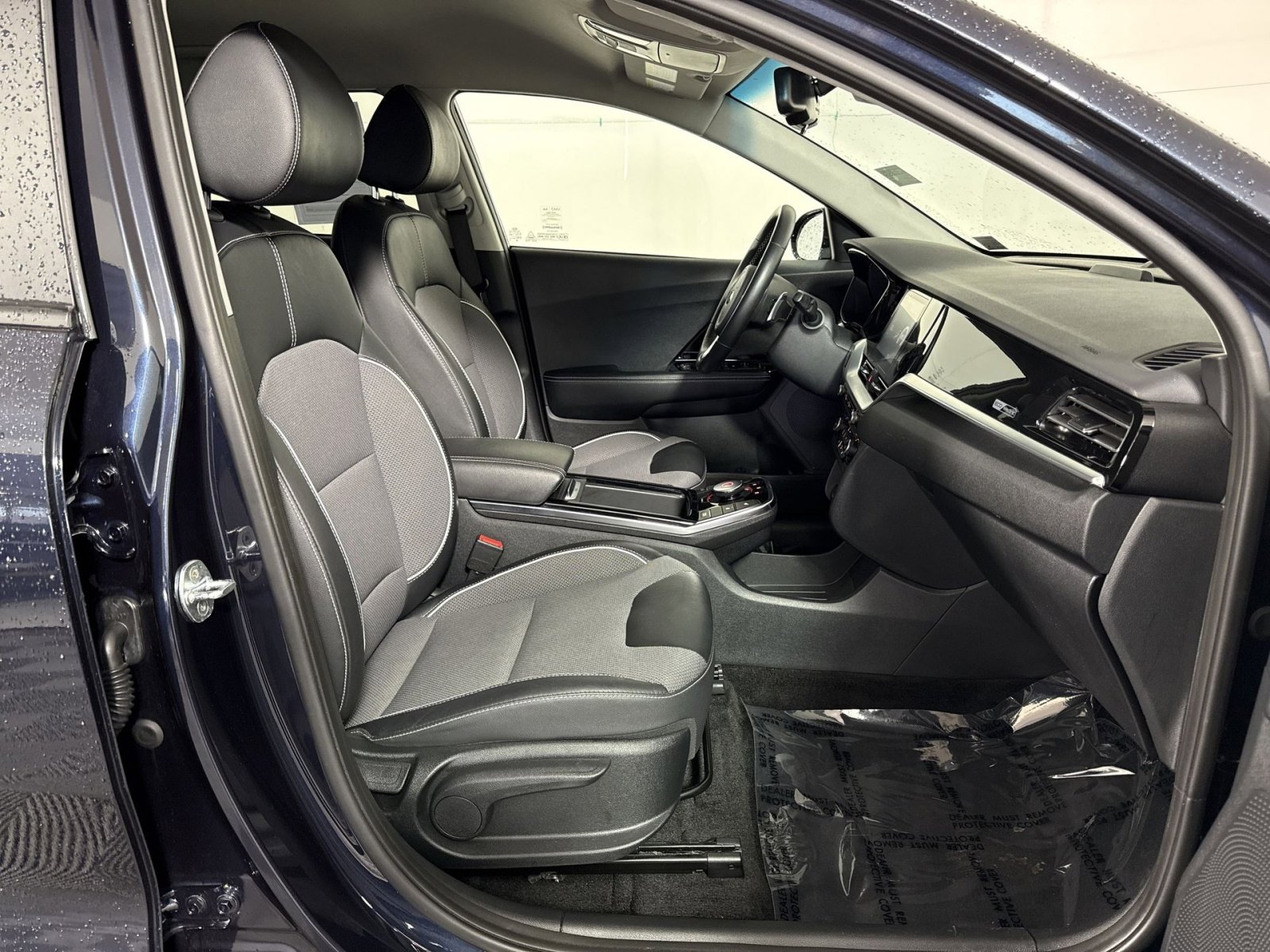 Used 2021 Kia Niro EX w/ Cold Weather Package image 25