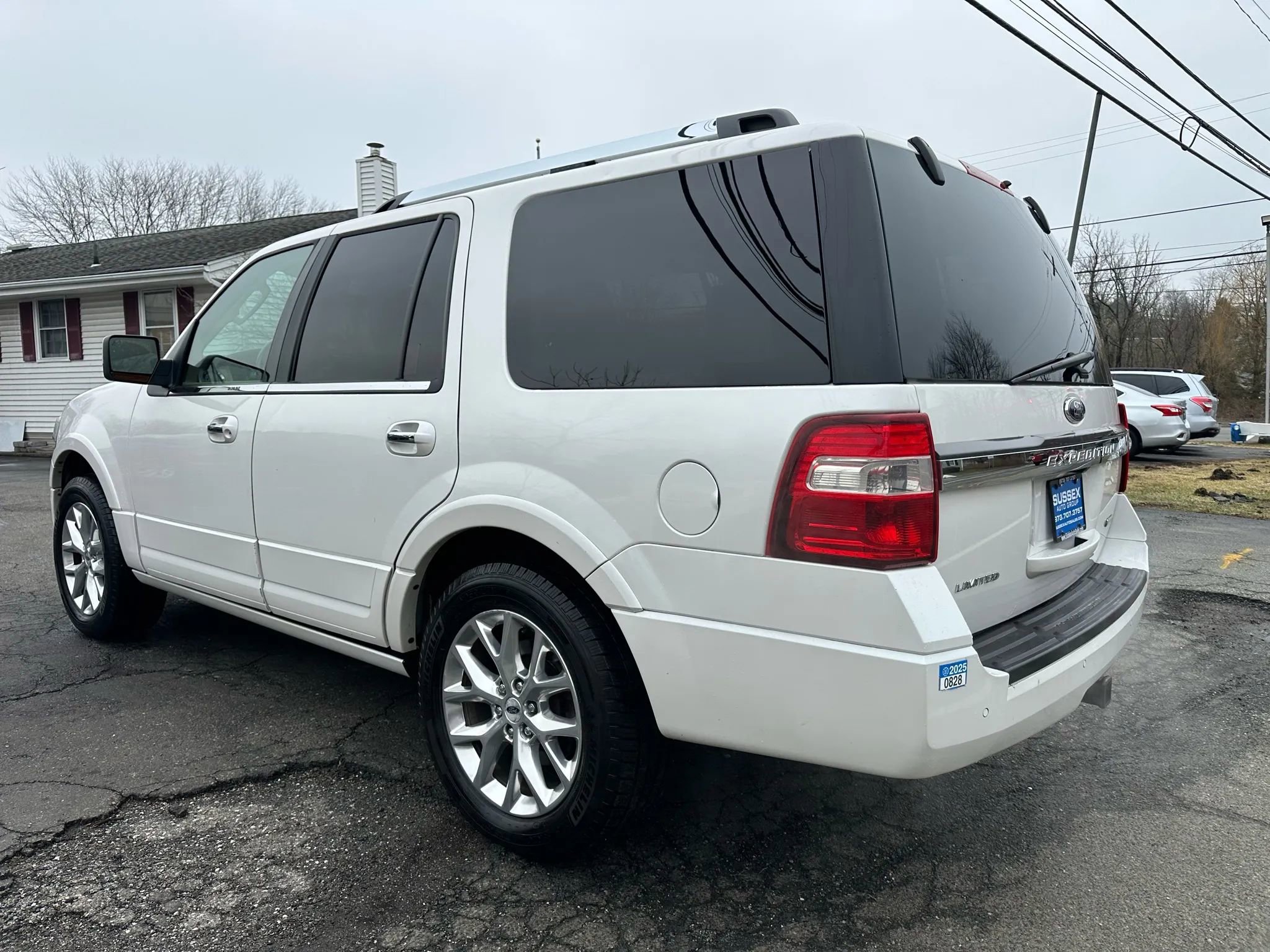 Used 2016 Ford Expedition Limited w/ Equipment Group 301A AWD/4WD image 4