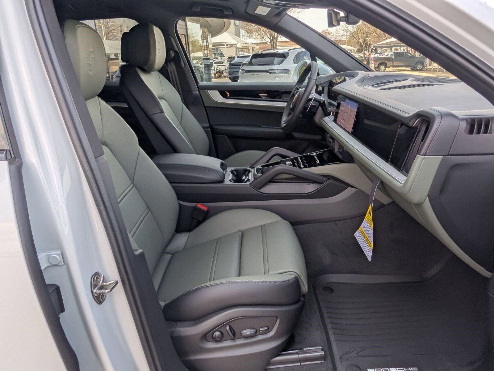 New 2026 Porsche Cayenne image 24