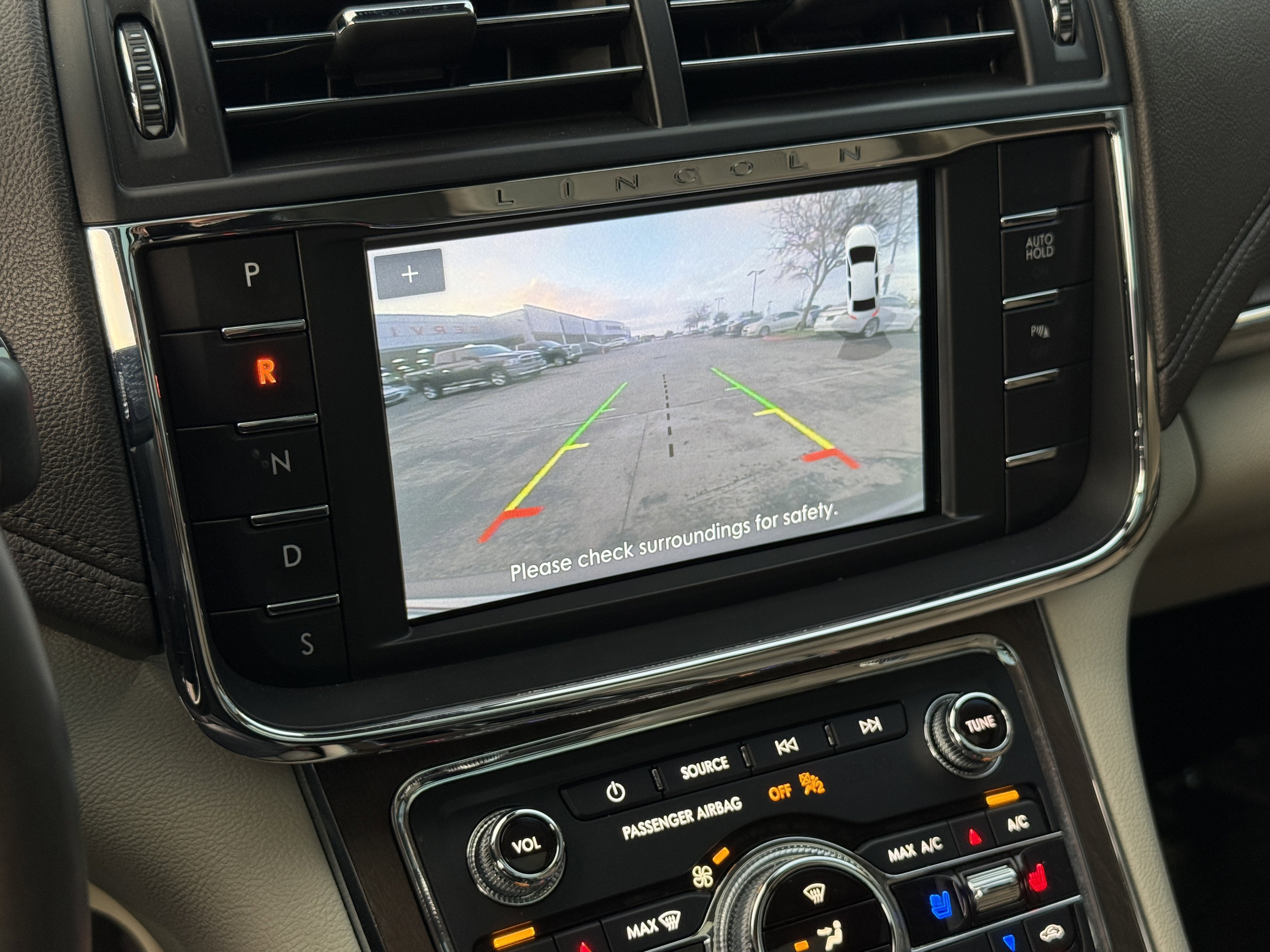 Used 2019 Lincoln Continental Select w/ Continental Climate Package image 23