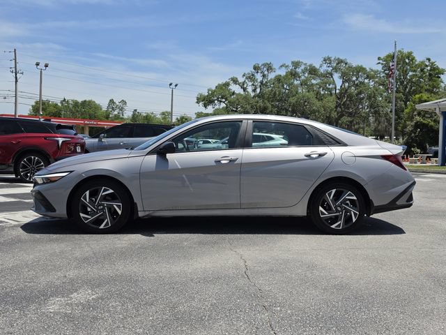 Used 2025 Hyundai Elantra Sport FWD image 3