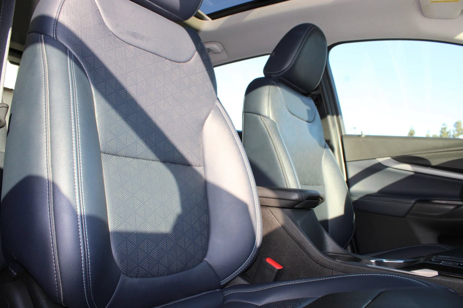 Used 2022 Chevrolet Bolt EUV Premier w/ Launch Edition FWD image 16