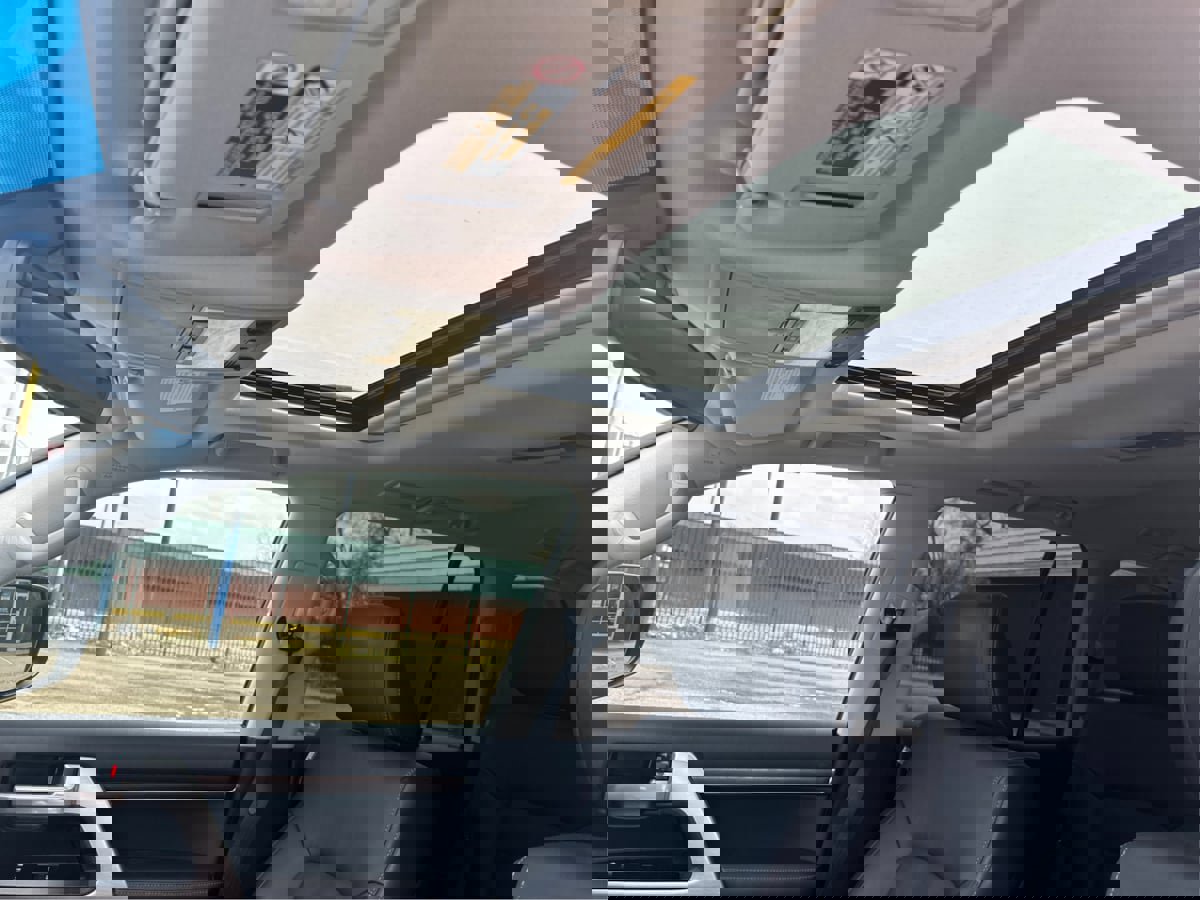 Used 2018 Toyota Land Cruiser image 20