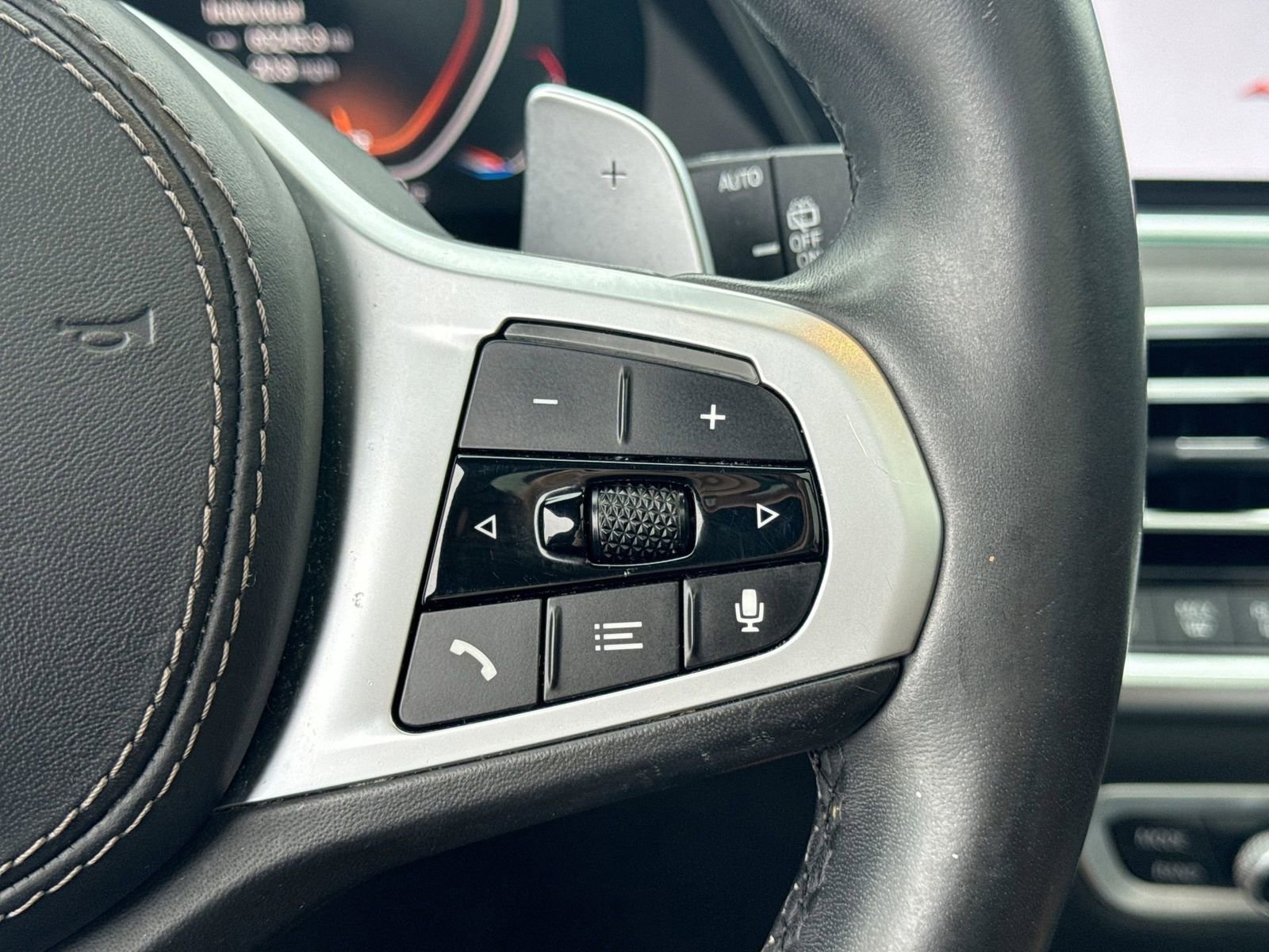 Used 2019 BMW X5 xDrive50i w/ M Sport Package image 29