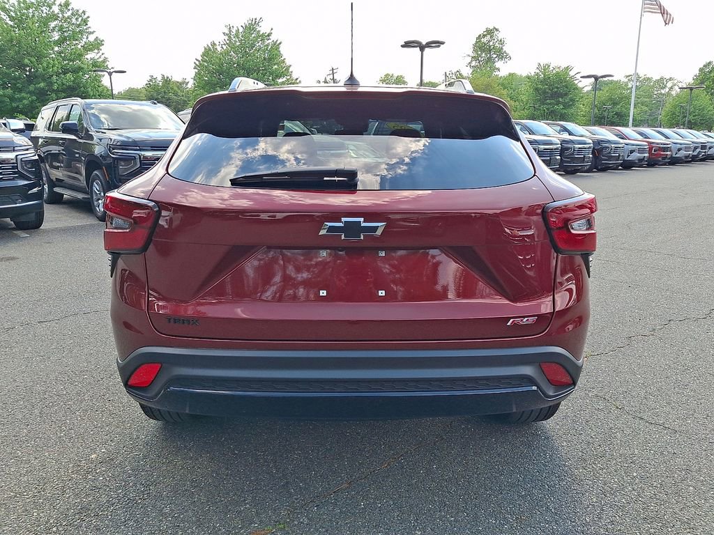 Certified 2025 Chevrolet Trax RS w/ Sunroof Package FWD image 5