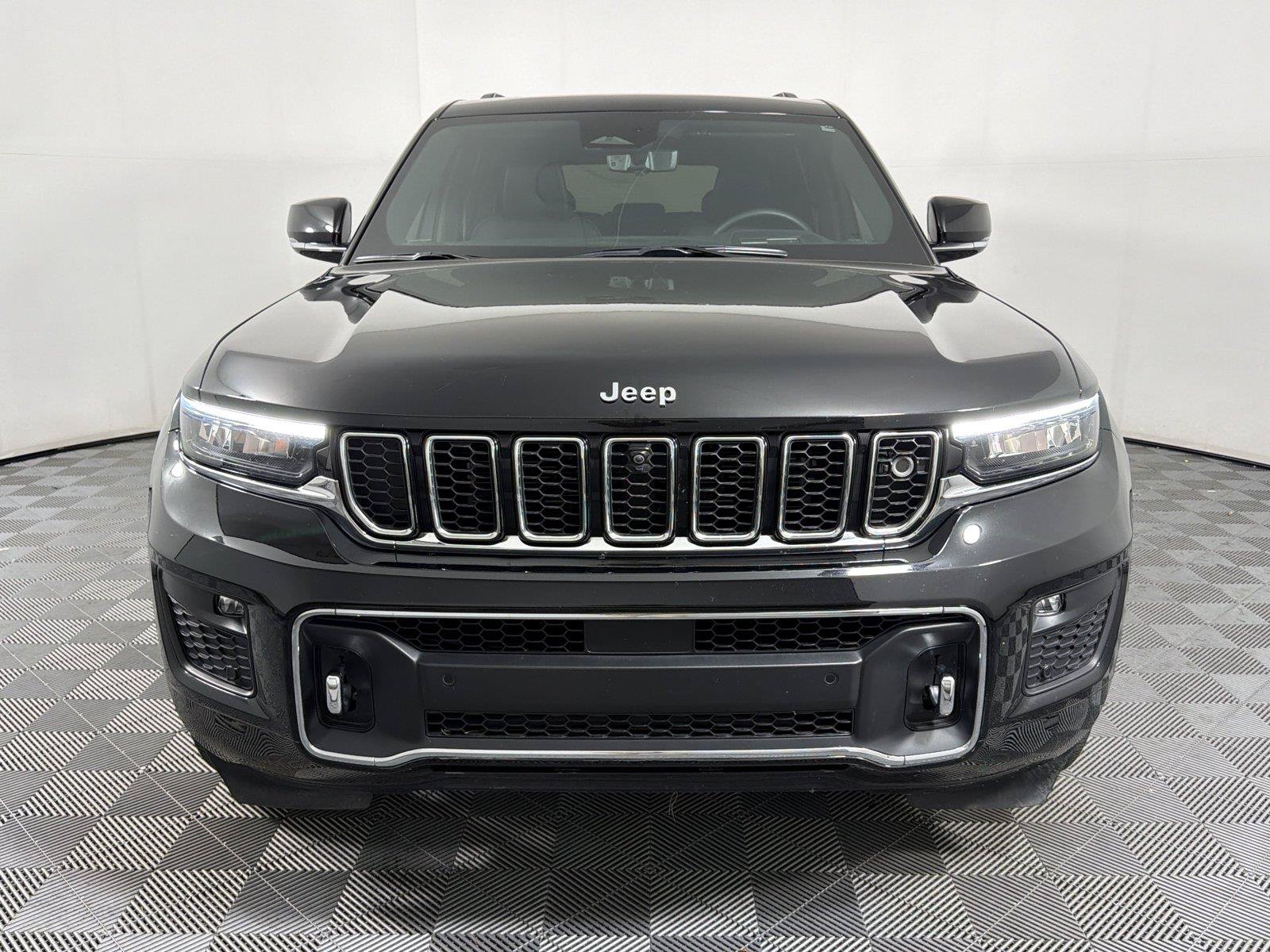 Used 2023 Jeep Grand Cherokee Overland w/ Adv Protech Group III AWD/4WD image 2