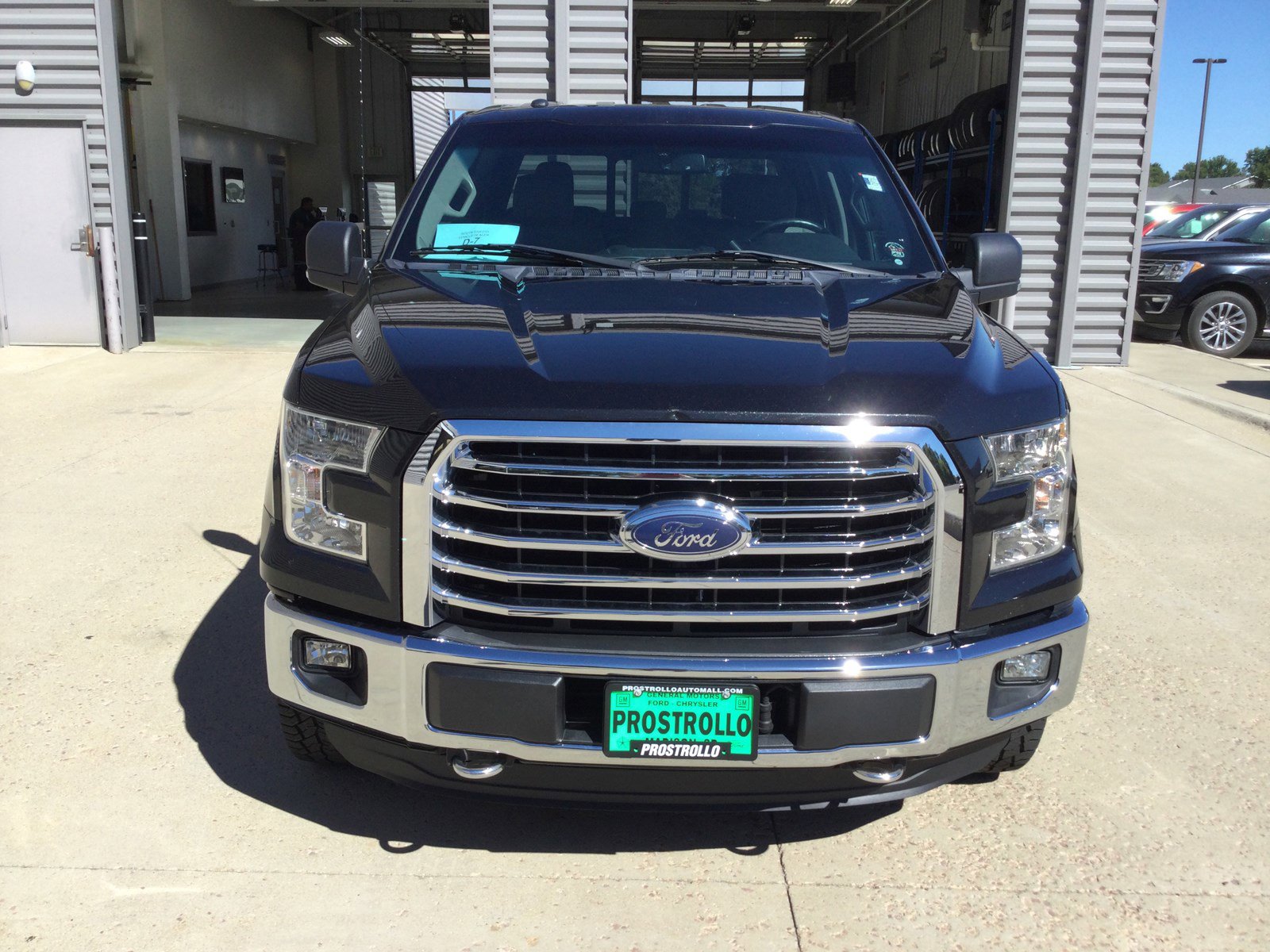 Used 2015 Ford F150 XLT w/ Equipment Group 302A Luxury AWD/4WD image 3