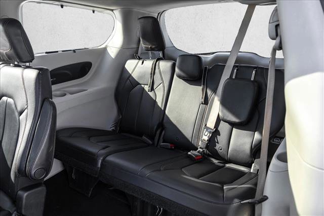 Used 2019 Chrysler Pacifica Touring-L Plus image 25