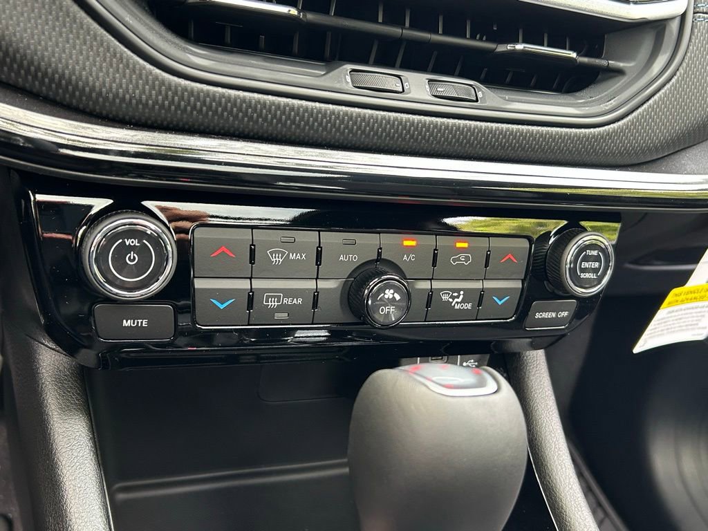 New 2025 Jeep Compass Latitude w/ Sun & Sound Group AWD/4WD image 49