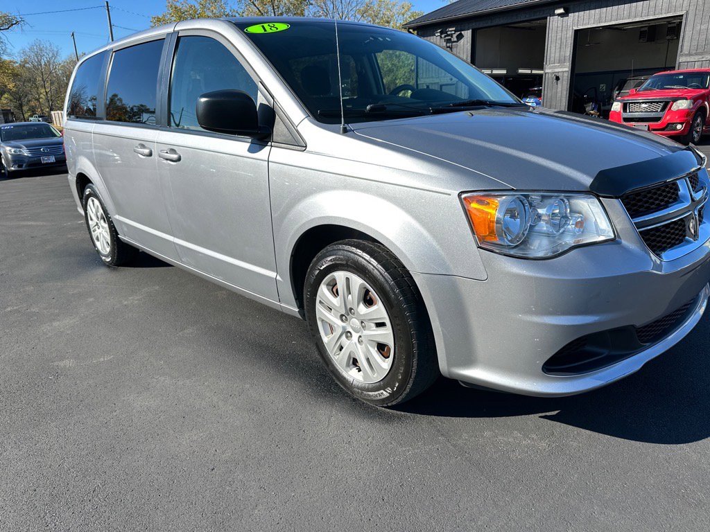 Used 2018 Dodge Grand Caravan SE image 1