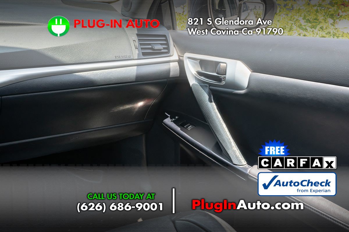 Used 2013 Lexus CT 200h w/ Leather Pkg FWD image 18