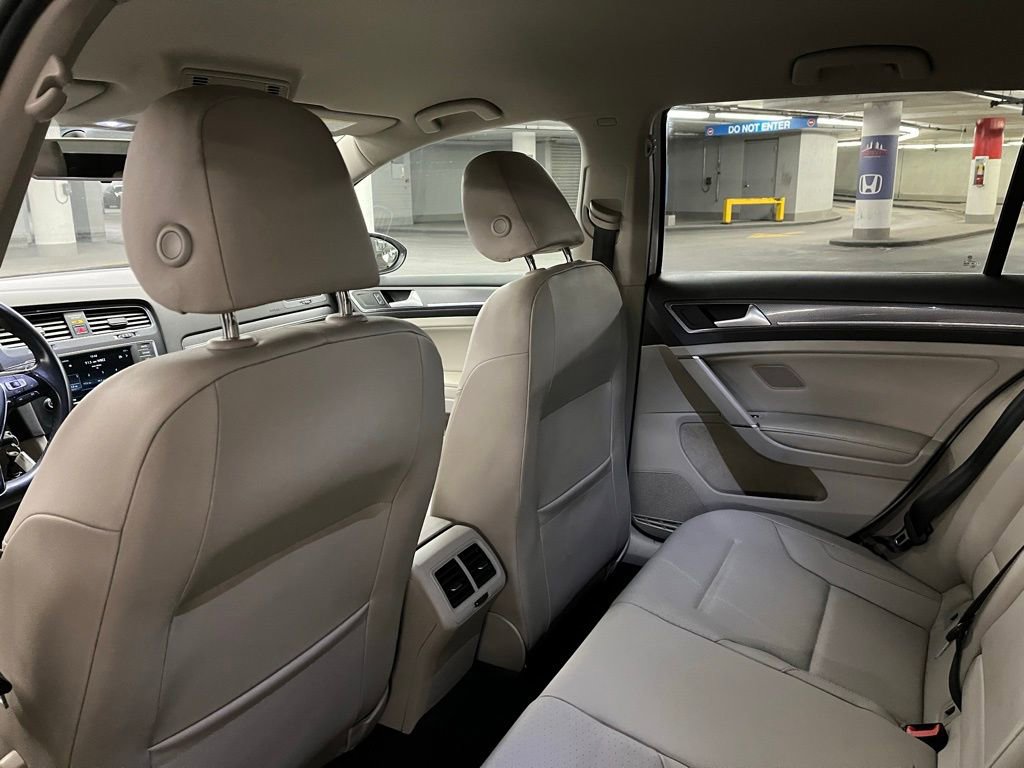 Used 2017 Volkswagen Golf Alltrack S image 19