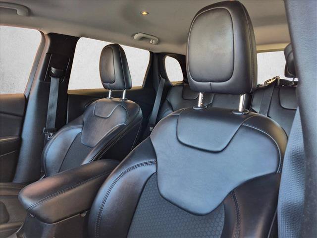 Used 2020 Jeep Cherokee Latitude Plus AWD/4WD image 8