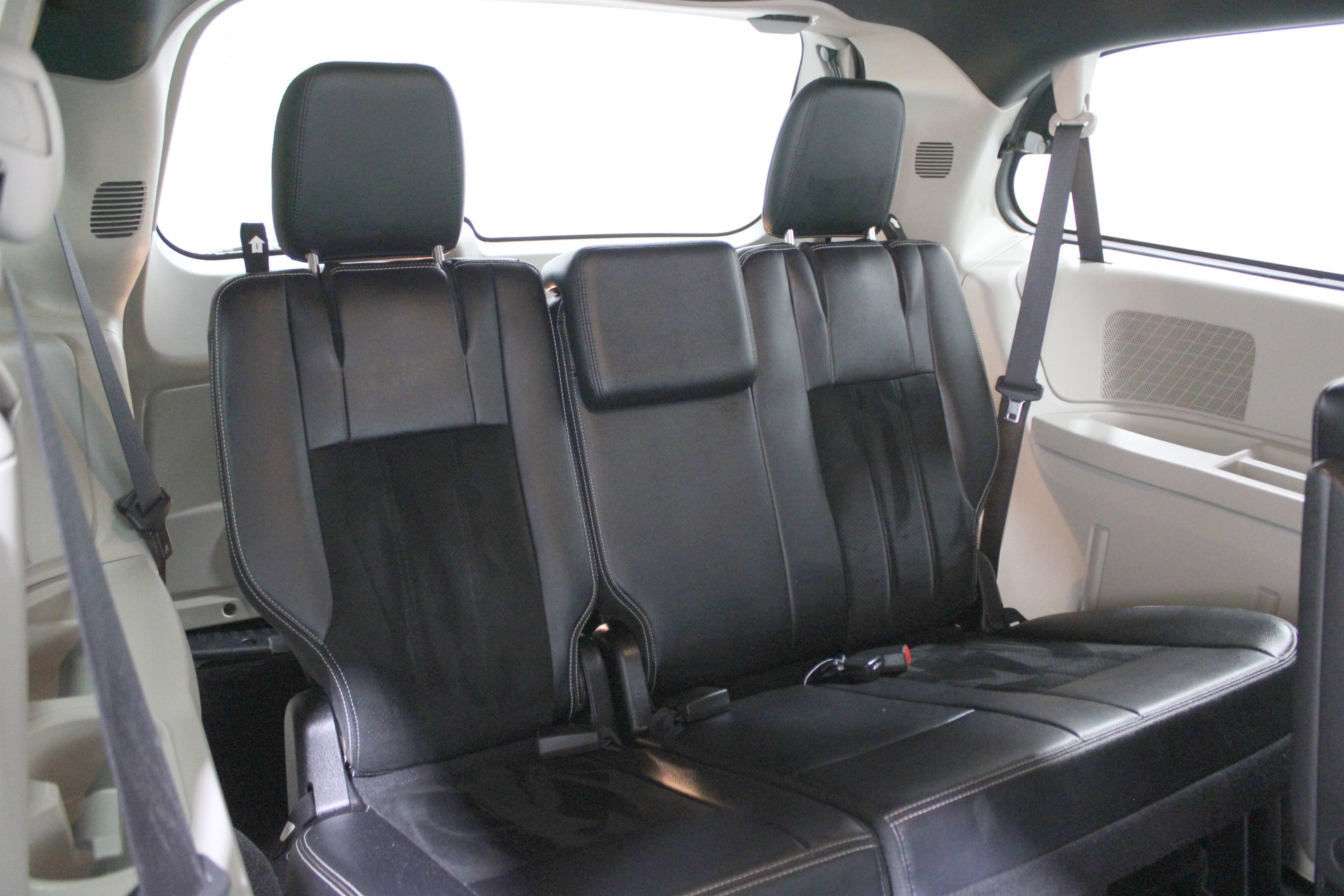 Used 2017 Dodge Grand Caravan SXT image 22