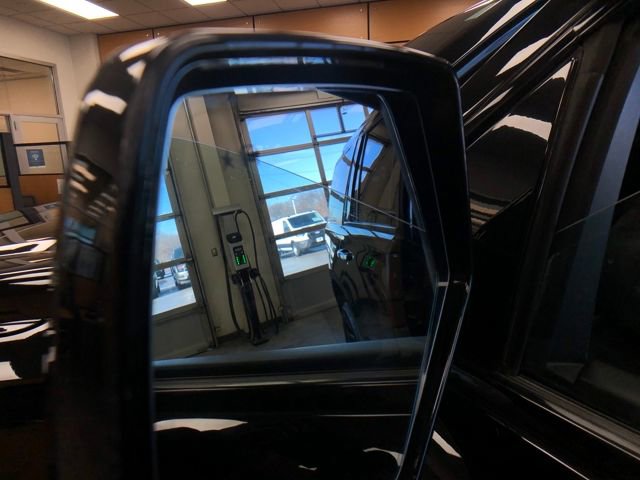 Used 2020 Cadillac Escalade Luxury w/ Escalade Sport Edition image 25