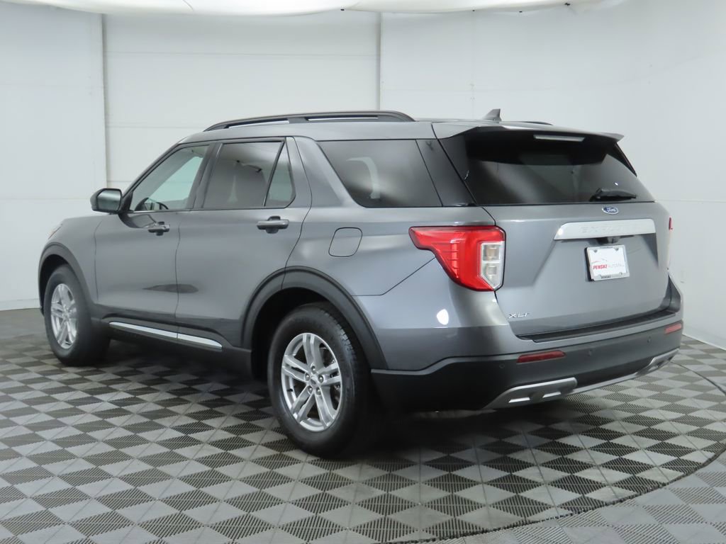 Used 2022 Ford Explorer XLT w/ Equipment Group 202A image 7