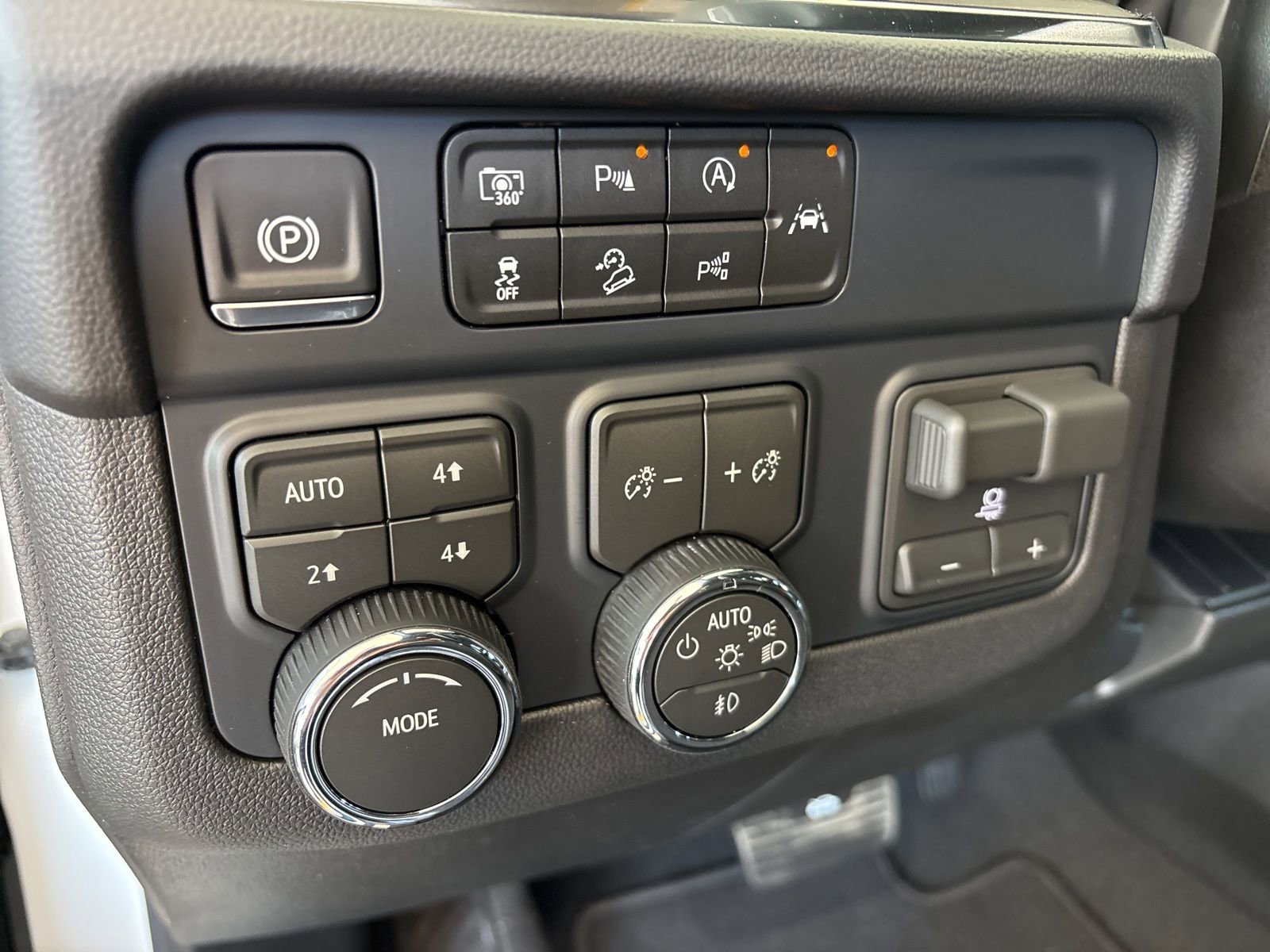 New 2026 Chevrolet Tahoe Z71 w/ Sun And Tow Package image 14