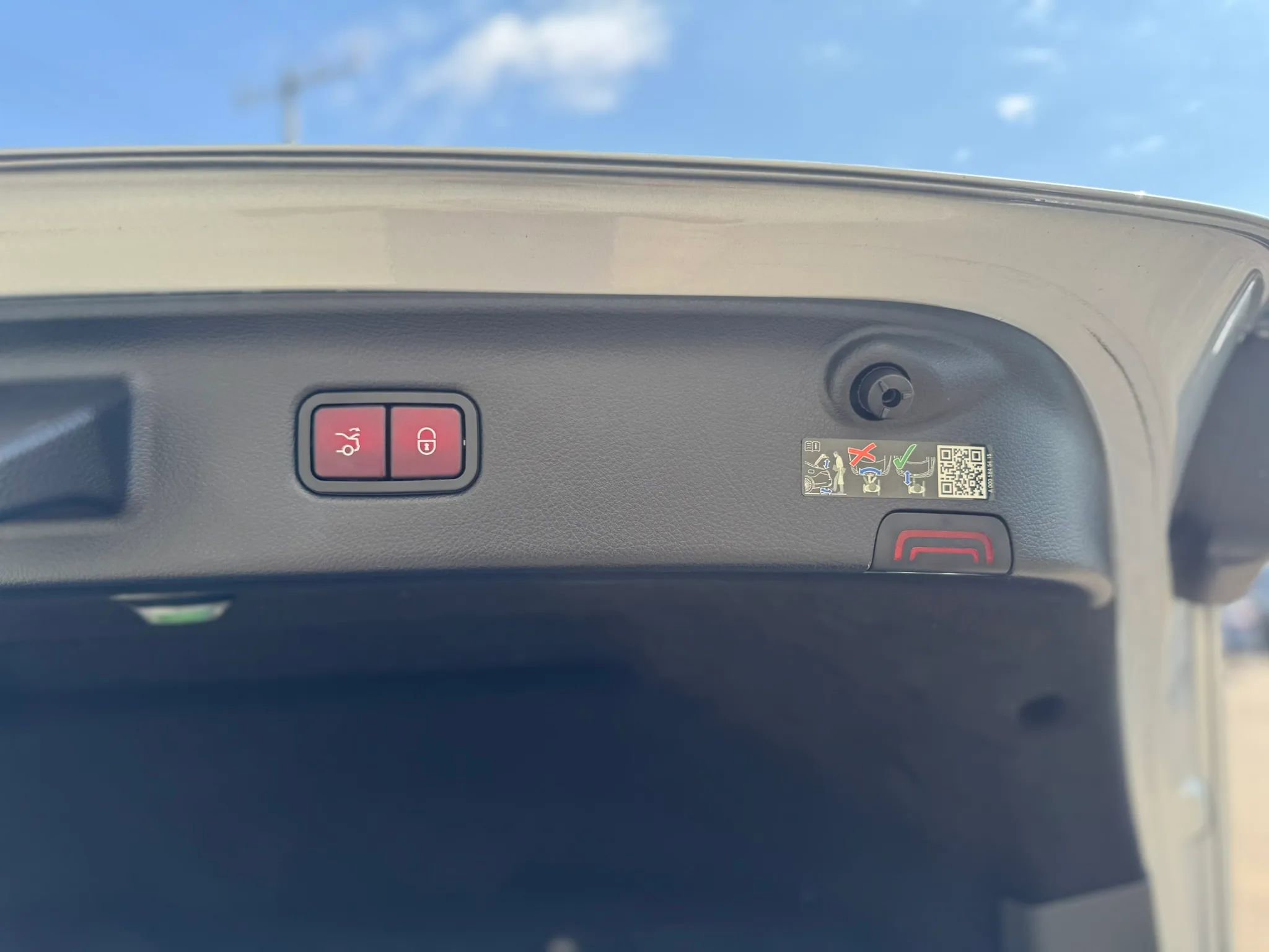 Used 2023 Mercedes-Benz S 580e 4MATIC Sedan w/ AMG Line image 26