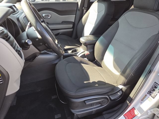 Used 2017 Kia Soul + FWD image 27