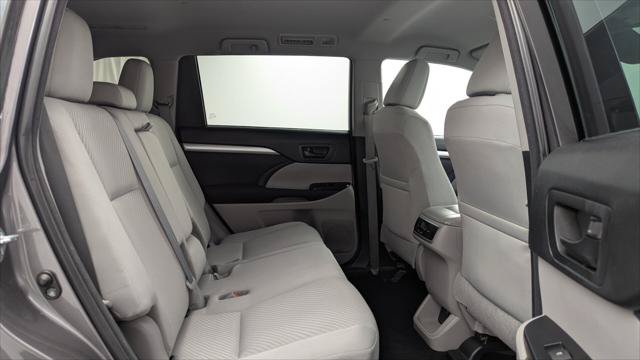 Used 2018 Toyota Highlander LE FWD image 21