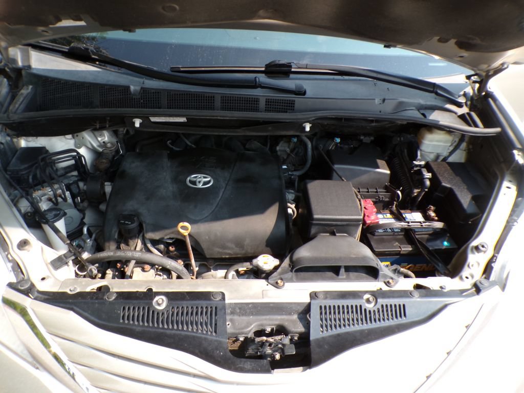 Used 2017 Toyota Sienna LE AWD/4WD image 31