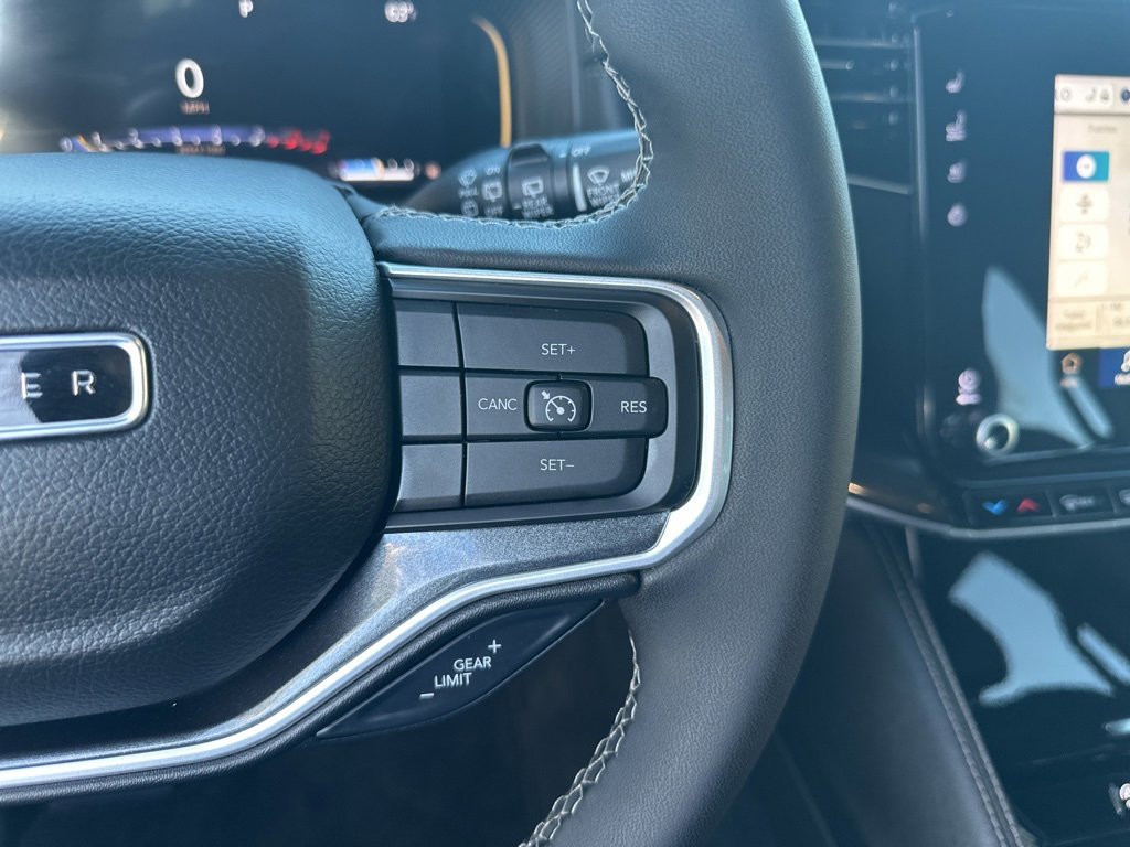 Used 2023 Jeep Wagoneer Base image 12