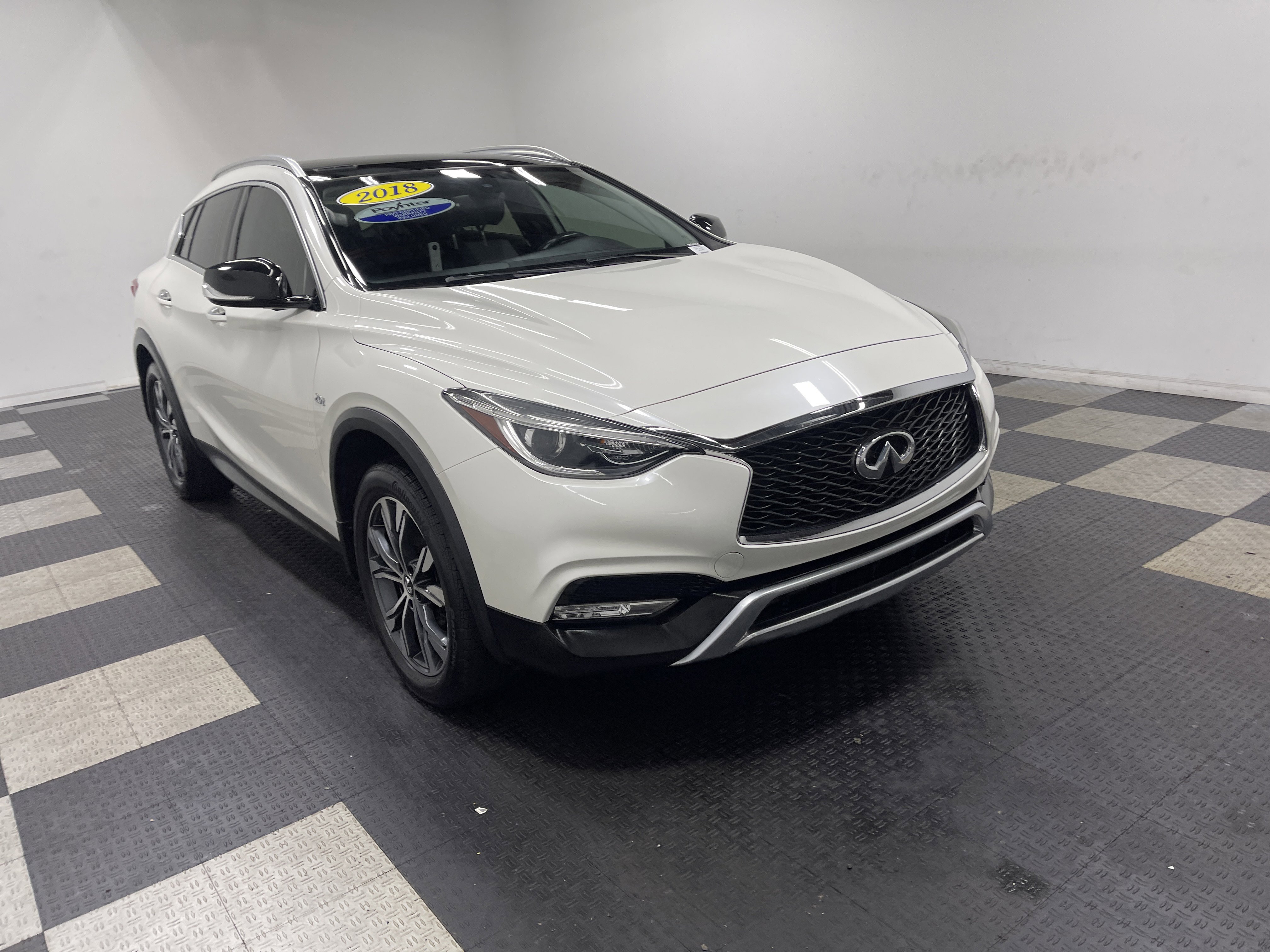 Used 2018 INFINITI QX30 Premium w/ Cargo Package image 6