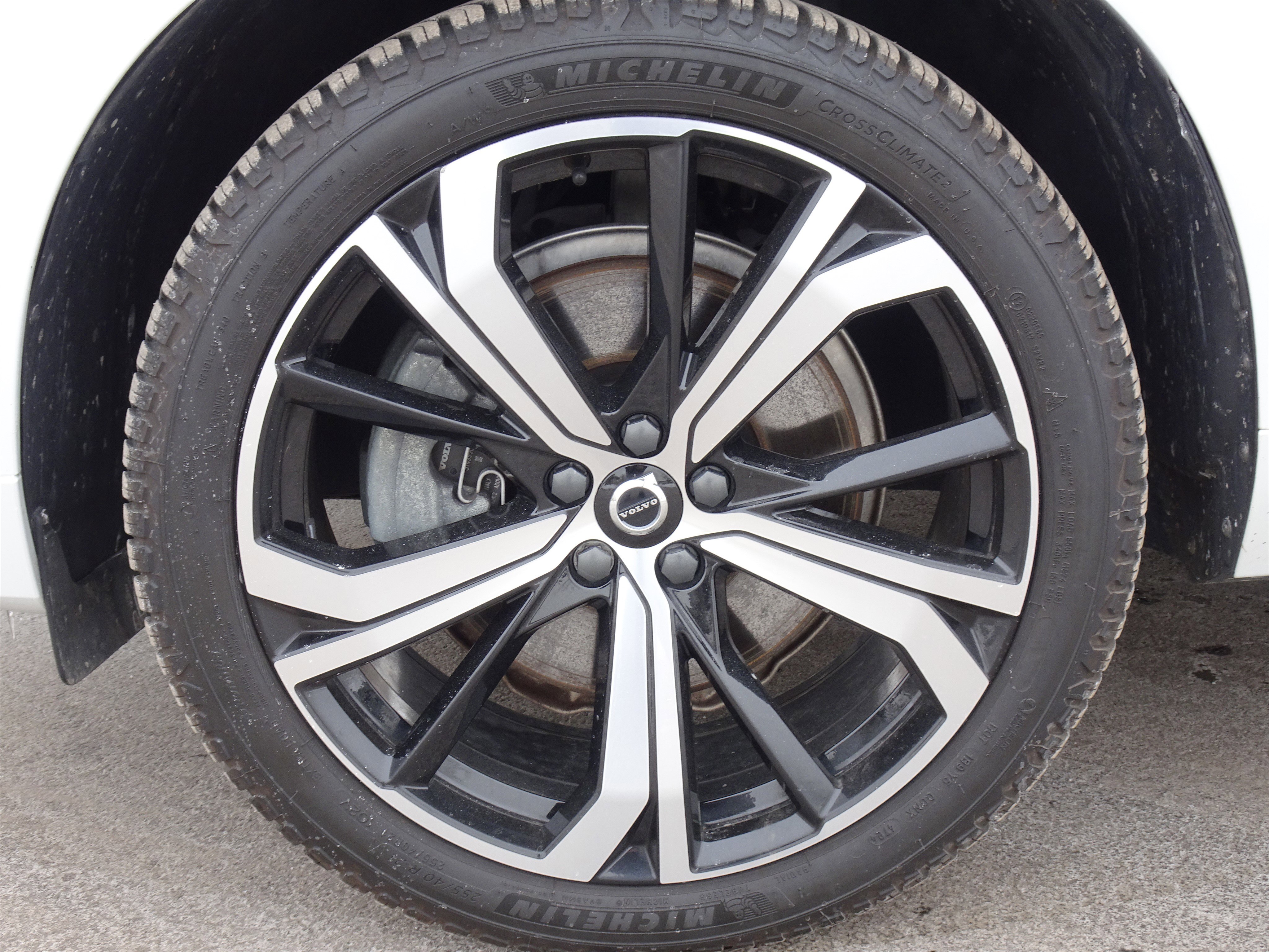 Used 2022 Volvo XC60 B6 R-Design w/ Advanced Package image 34