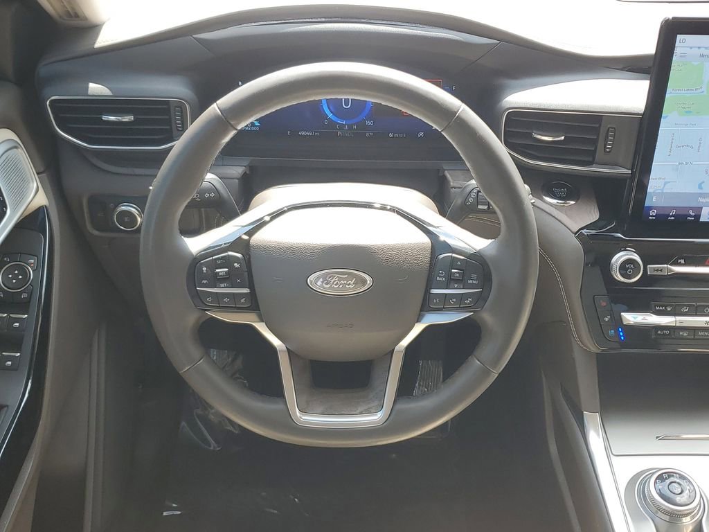 Used 2022 Ford Explorer Platinum w/ Equipment Group 601A AWD/4WD image 18