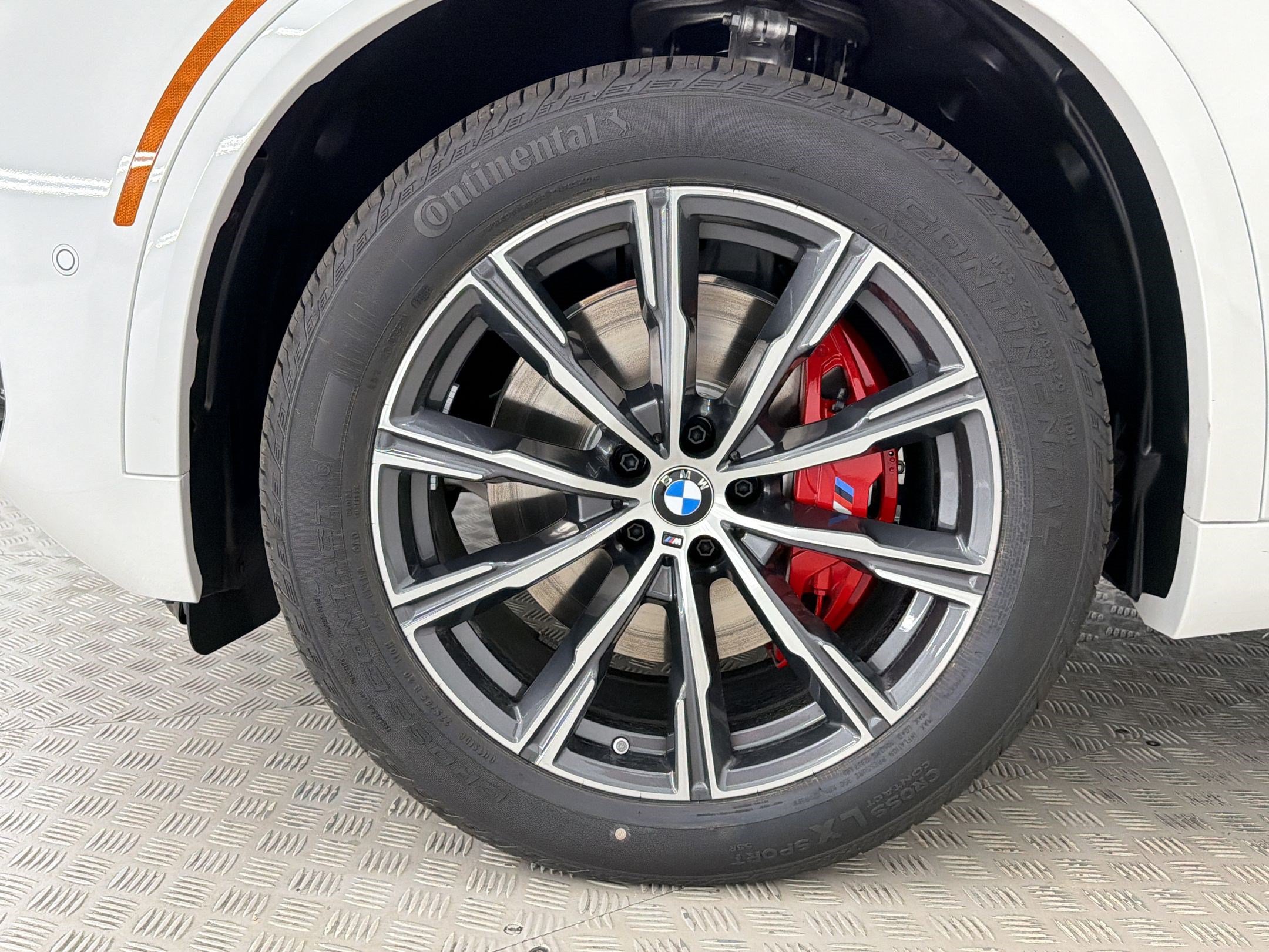 New 2026 BMW X5 xDrive40i w/ M Sport Package AWD/4WD image 13