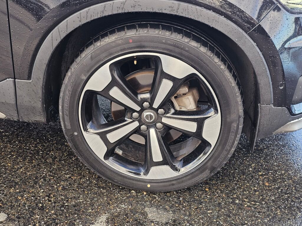 Used 2019 Volvo XC40 T4 Inscription image 9