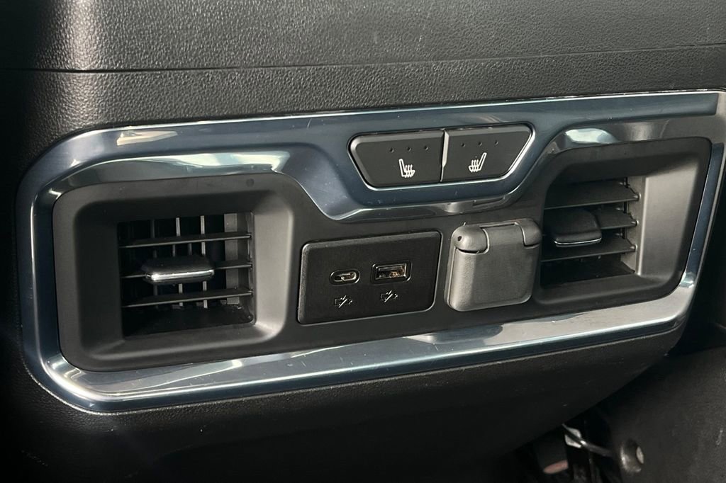 Used 2022 GMC Sierra 3500 Denali w/ Denali Black Diamond Edition image 16