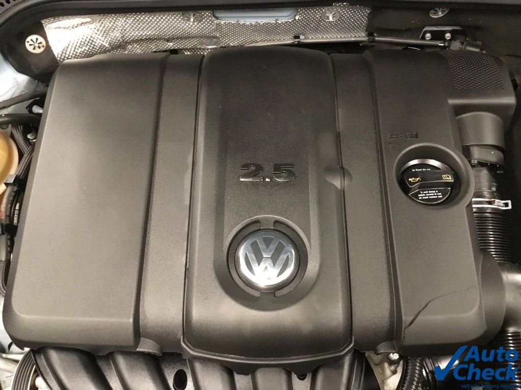 Used 2013 Volkswagen Beetle 2.5 FWD image 40