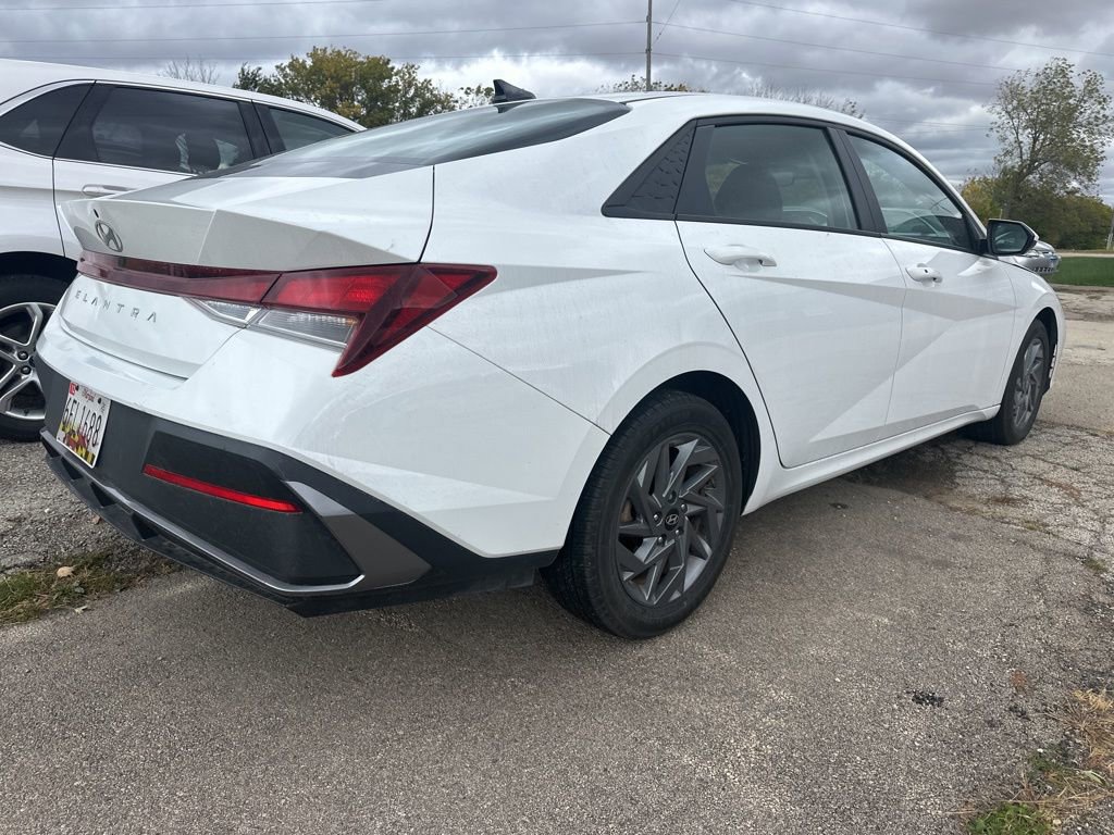 Used 2024 Hyundai Elantra SEL image 9