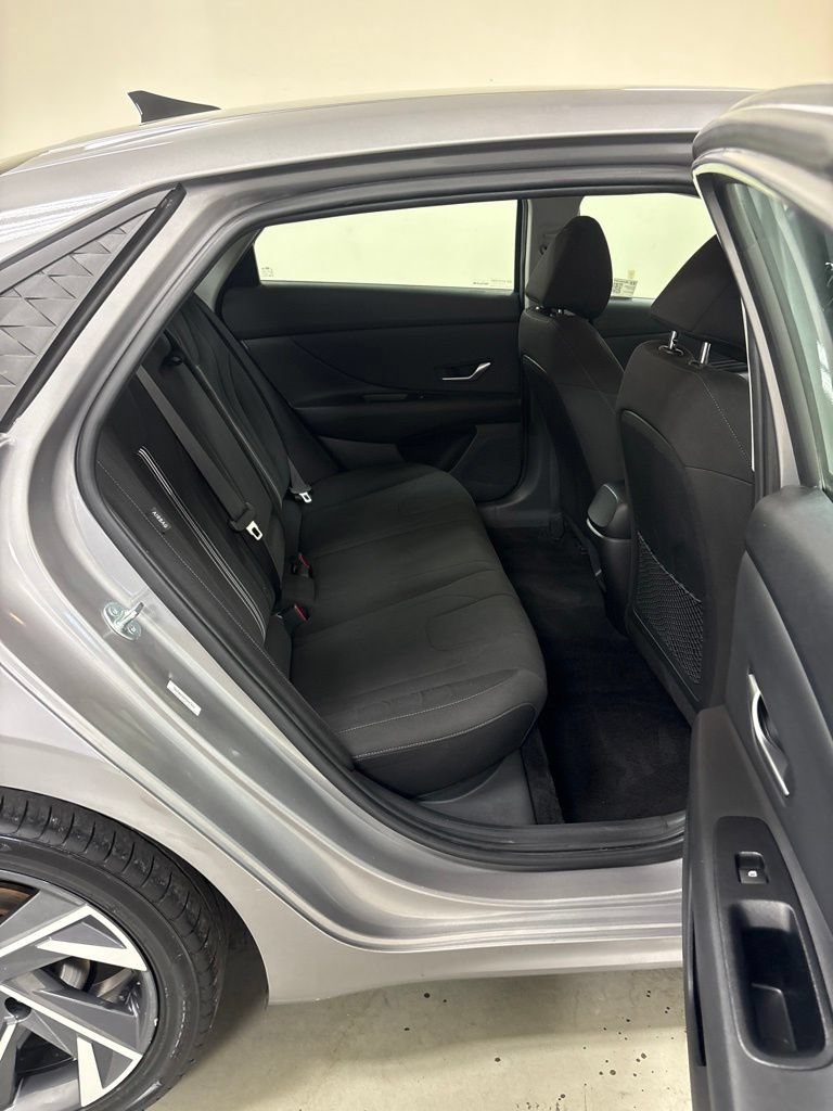 Used 2025 Hyundai Elantra SEL FWD image 26