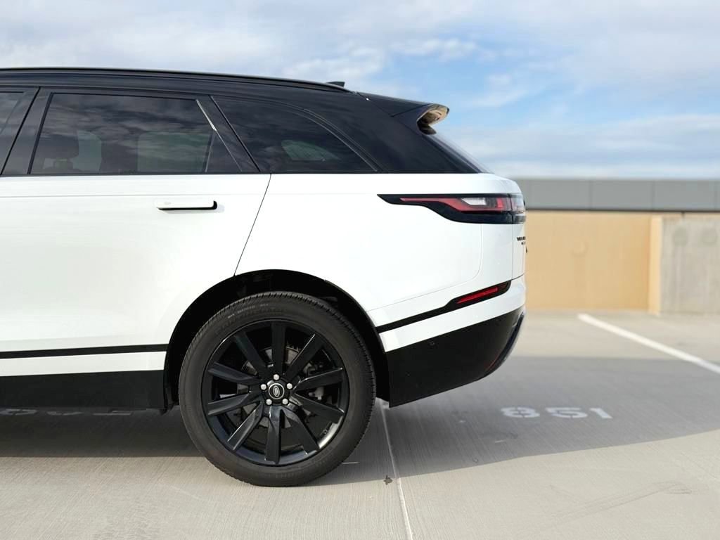 Used 2018 Land Rover Range Rover Velar R-Dynamic SE AWD/4WD image 4