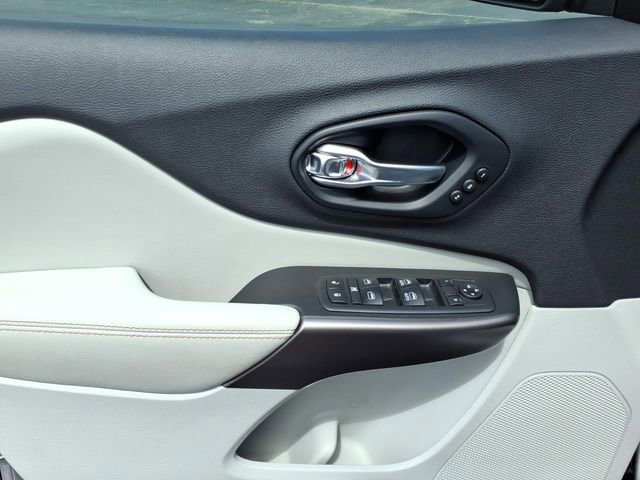 Used 2019 Jeep Cherokee Limited image 20