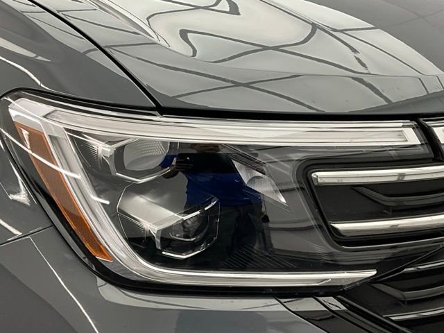 Used 2025 Volkswagen Atlas Peak Edition SE image 28