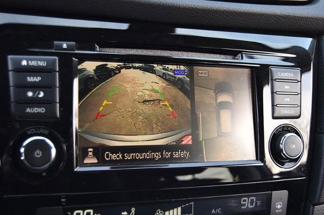 Used 2020 Nissan Rogue SV w/ Premium Package image 16