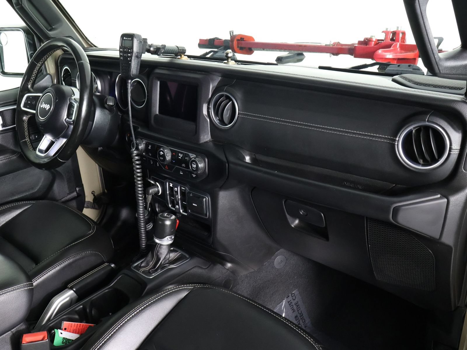 Used 2020 Jeep Gladiator Overland AWD/4WD image 23