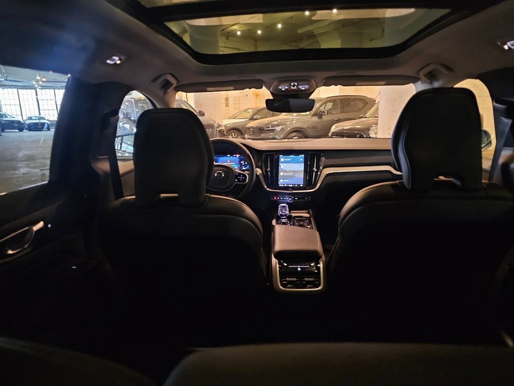 Certified 2025 Volvo V60 B5 Cross Country Ultra image 8