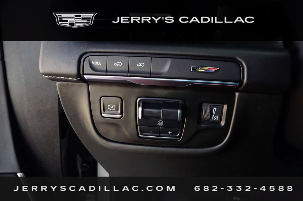 Used 2024 Cadillac Escalade ESV V AWD/4WD image 18