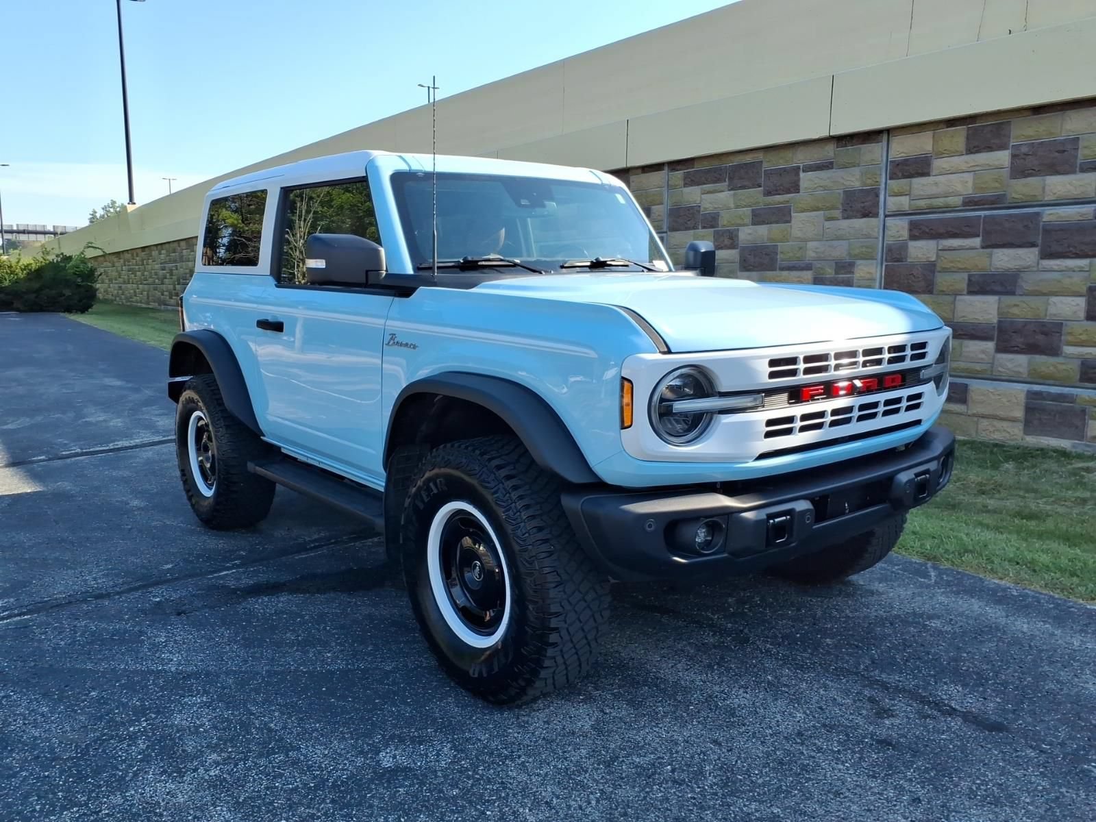Used 2024 Ford Bronco Heritage Edition AWD/4WD image 2