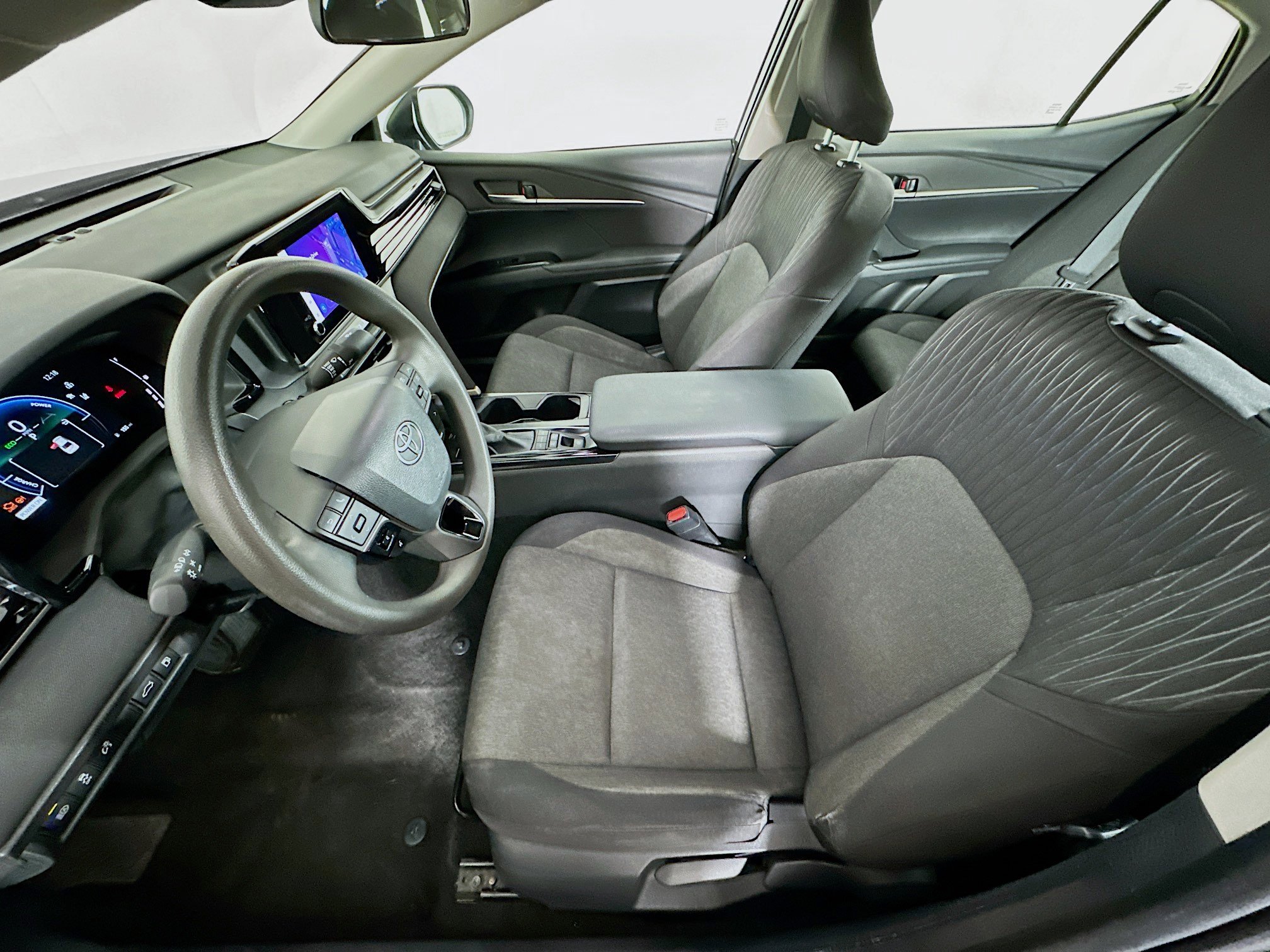 Used 2025 Toyota Camry LE image 13