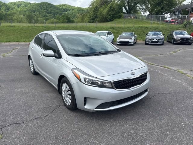Used 2017 Kia Forte LX FWD image 2