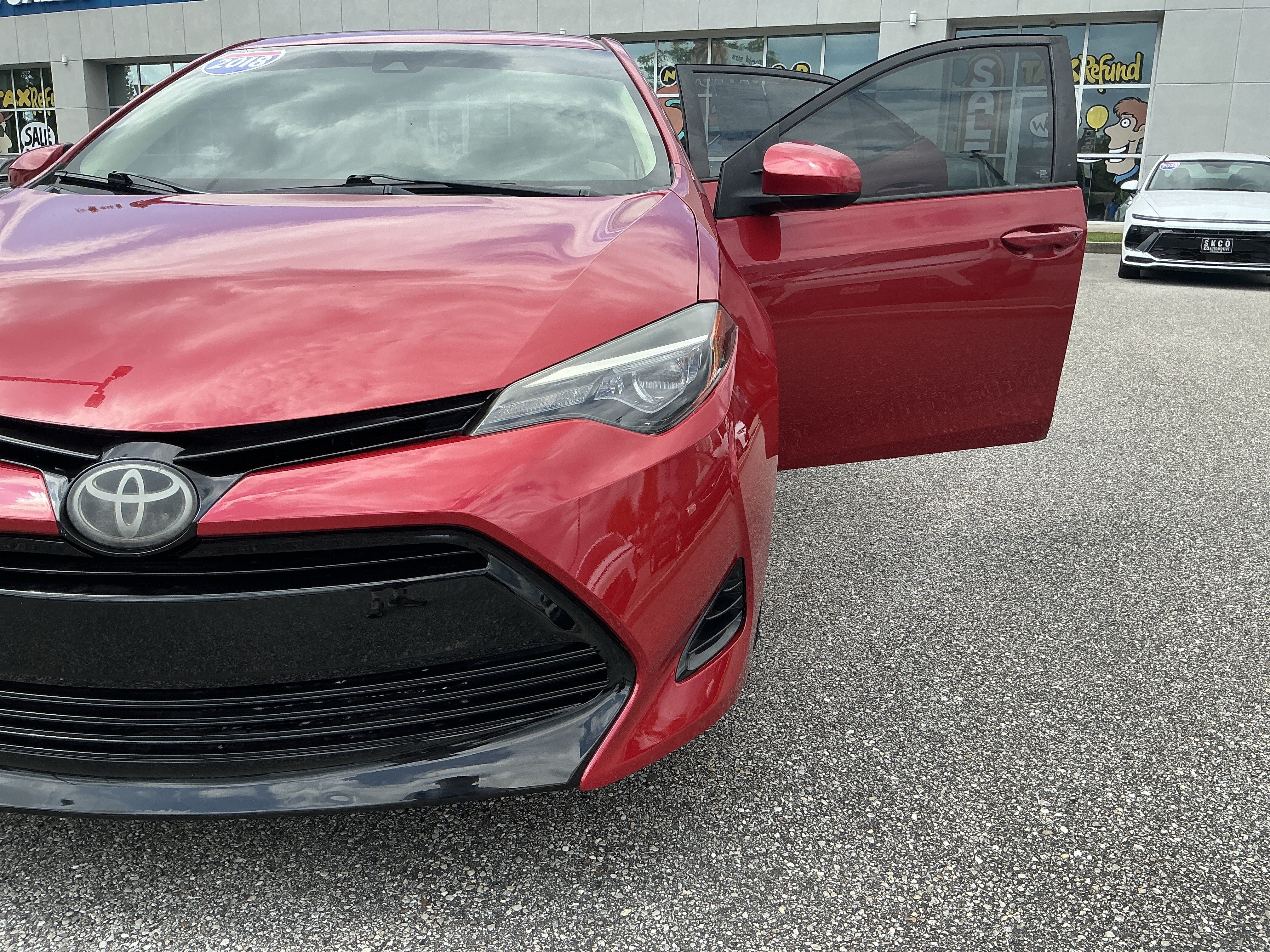 Used 2018 Toyota Corolla LE FWD image 30