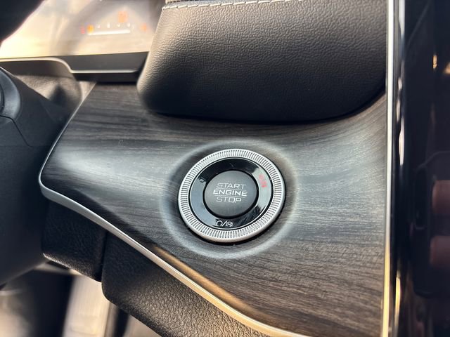 Used 2022 Jeep Grand Cherokee L Limited image 17