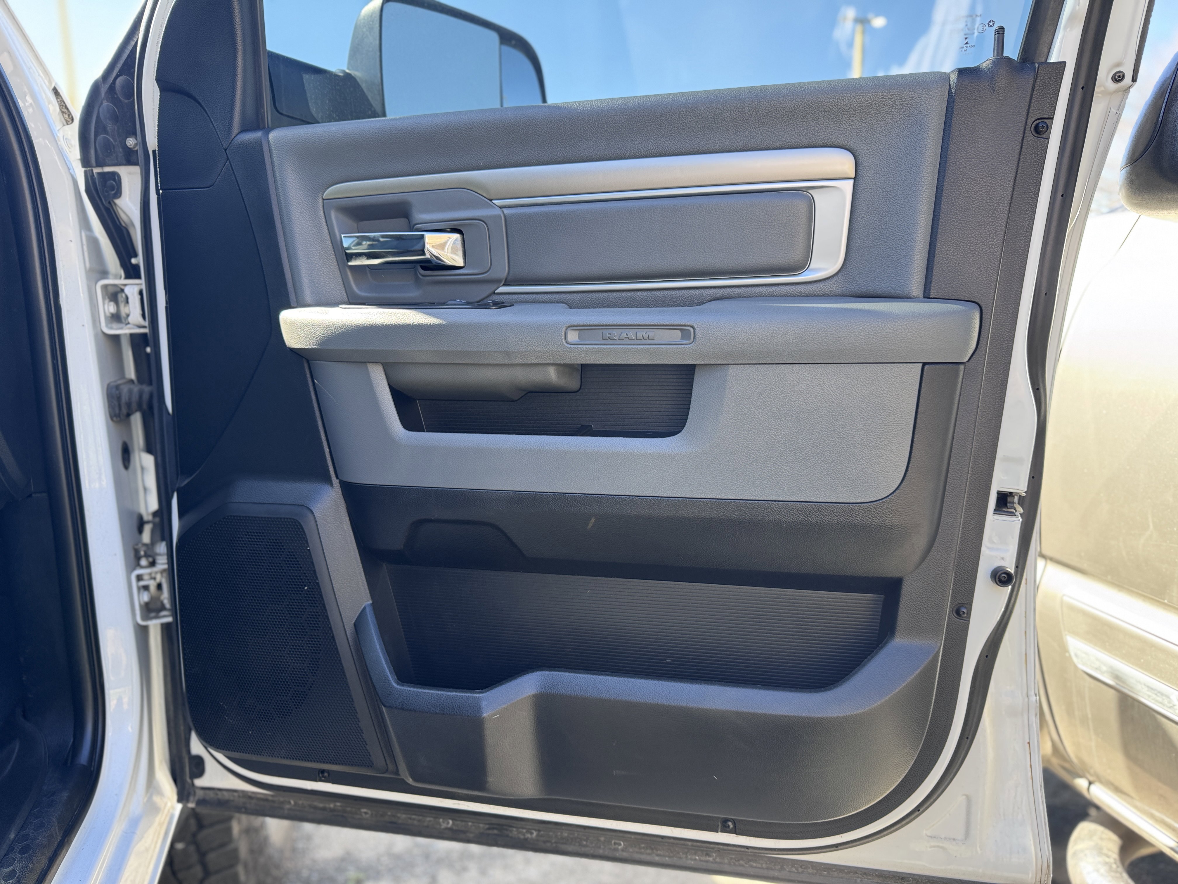 Used 2015 RAM 2500 SLT w/ Protection Group image 50