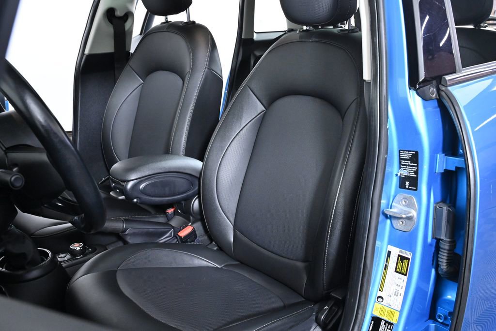 Used 2019 MINI Cooper 4-Door Hardtop w/ Signature Upholstery Package image 22